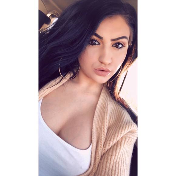 Meet your Posher, Tay - Picture 1 of 1